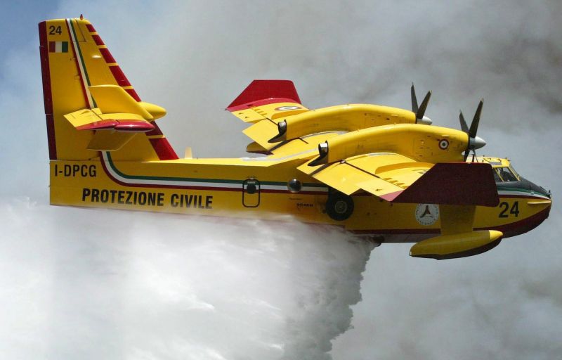 Un canadair in azione