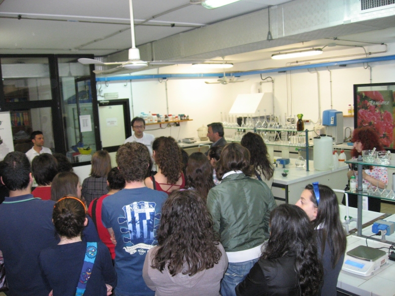 Alcuni studenti in visita alla Valagro