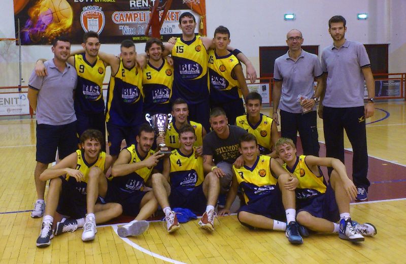 Nella foto: la Bls Lanciano festeggia con la coppa conquistata a Campli