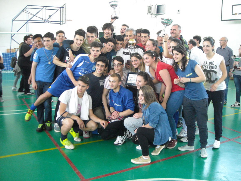 Nella foto, la squadra vincitrice di Atessa