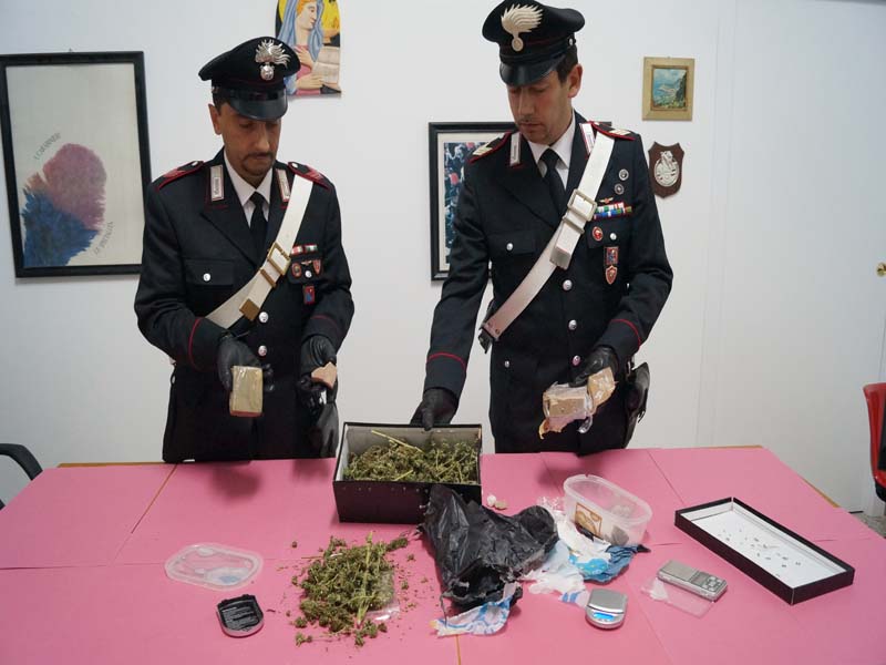 Nella foto, lo stupefacente sequestrato stamane