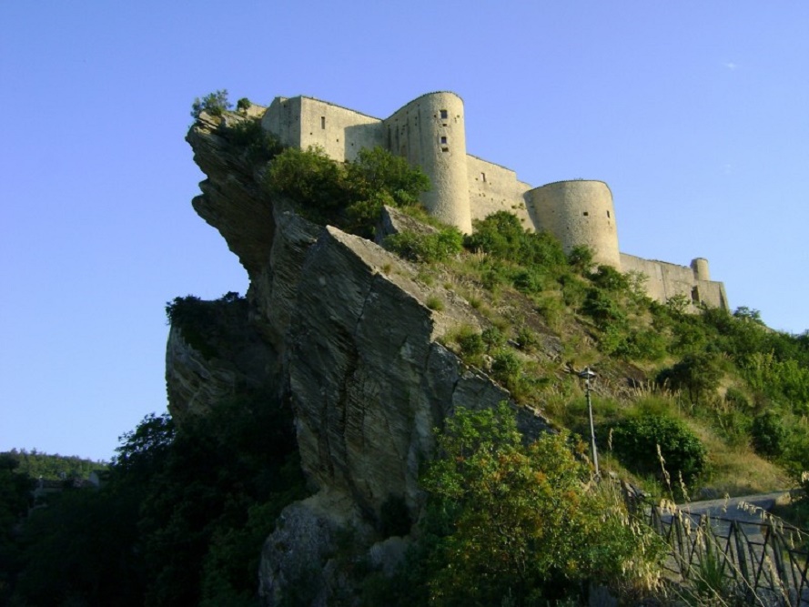 Castello_di_Roccascalegna.JPG