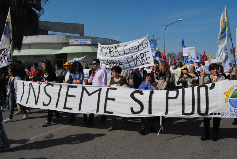 Manifestazione-Ombrina-Mare-pescara.jpg