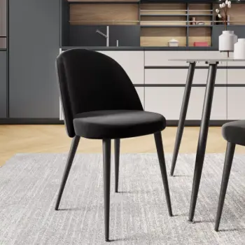 sedia-in-velluto-nero-con-gambe-nere-zyna-1.webp